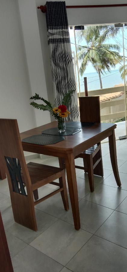 Amssler Beach Stay Kalutara Exteriör bild