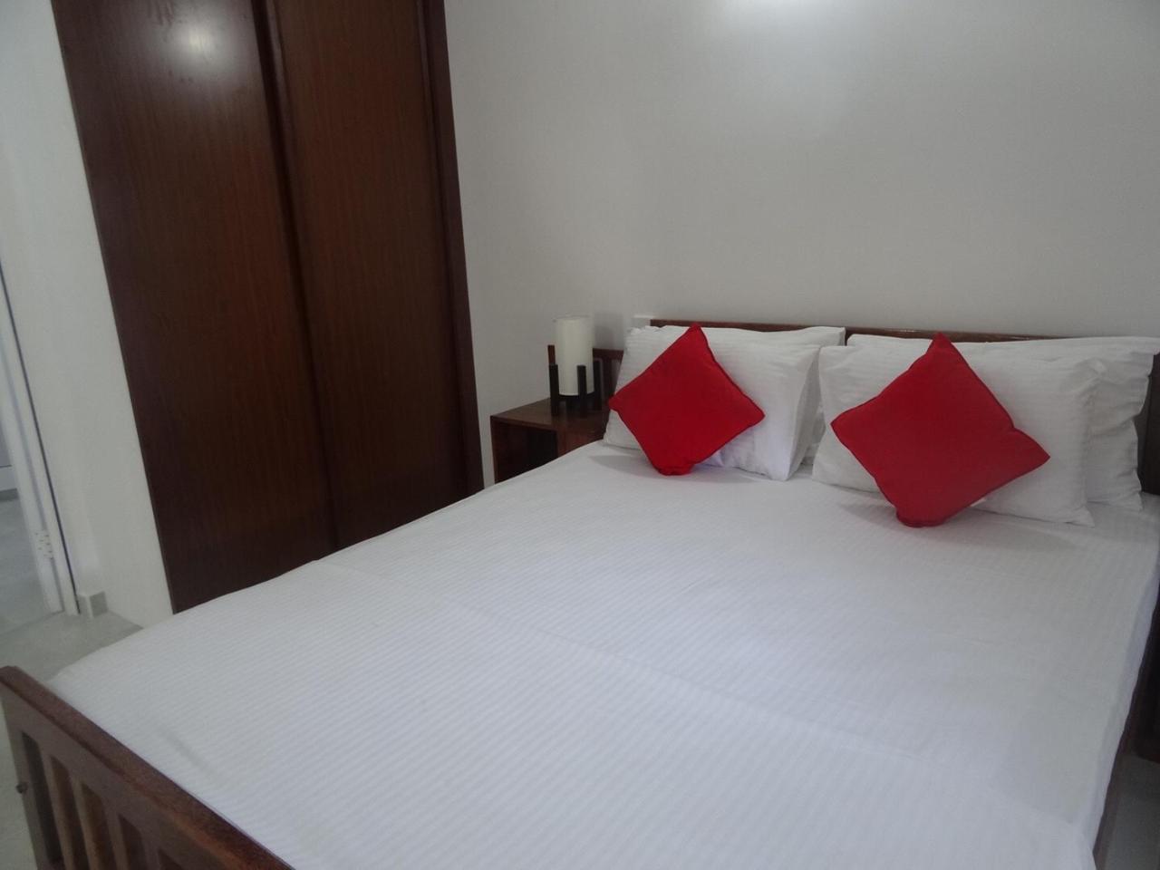 Amssler Beach Stay Kalutara Exteriör bild